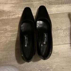 Etienne Aigner black leather heels 7m